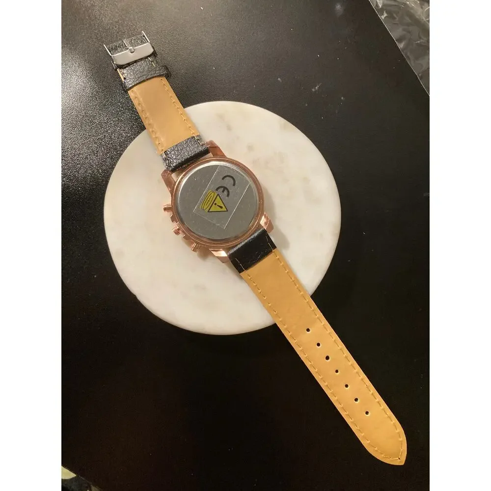 black Women’s wristwatch gold metal, quartz